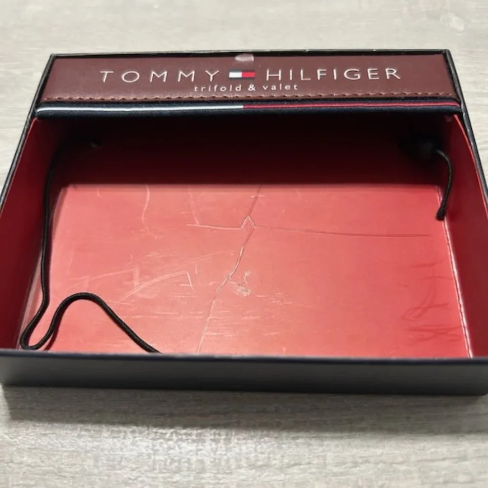Tommy Hilfiger - NWOT Men's Dark Brown Trifold Leather Wallet & Valet